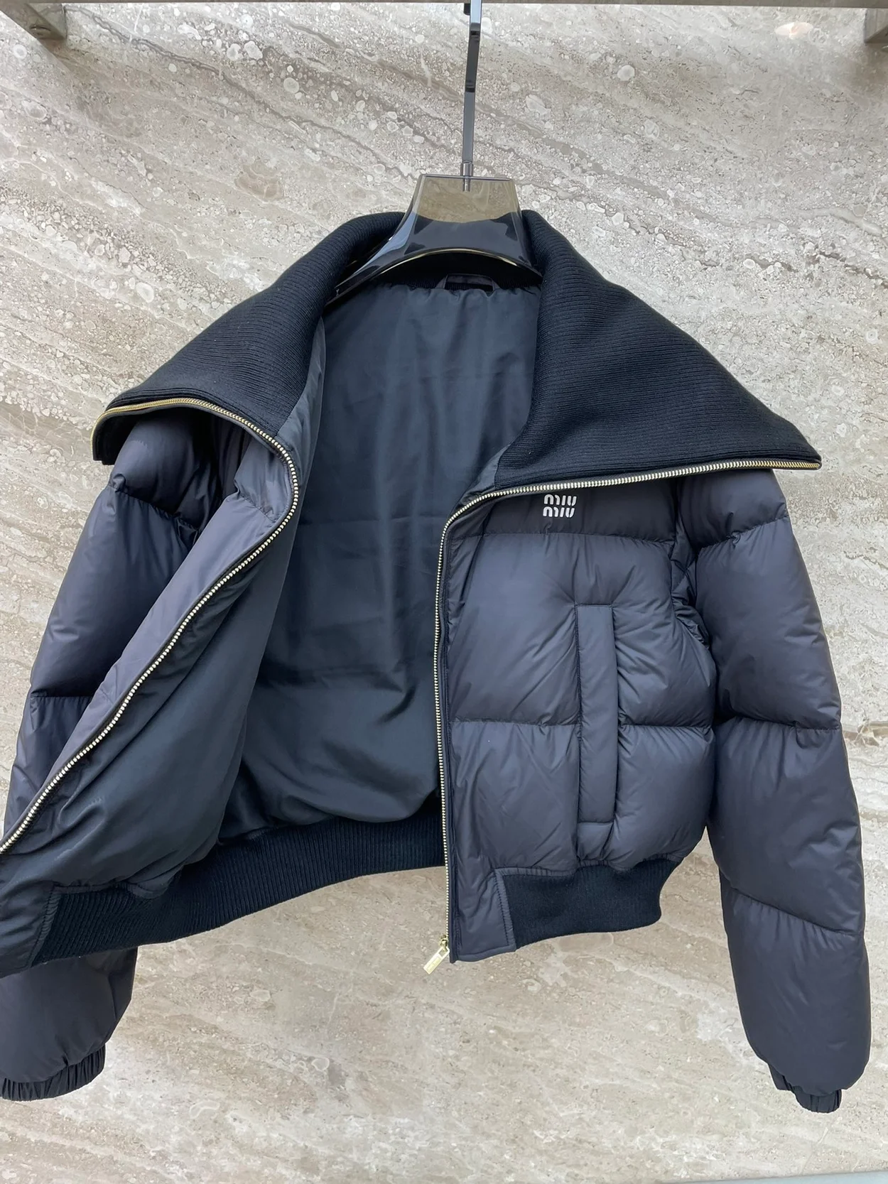 미우미우 크롭 다운 자켓