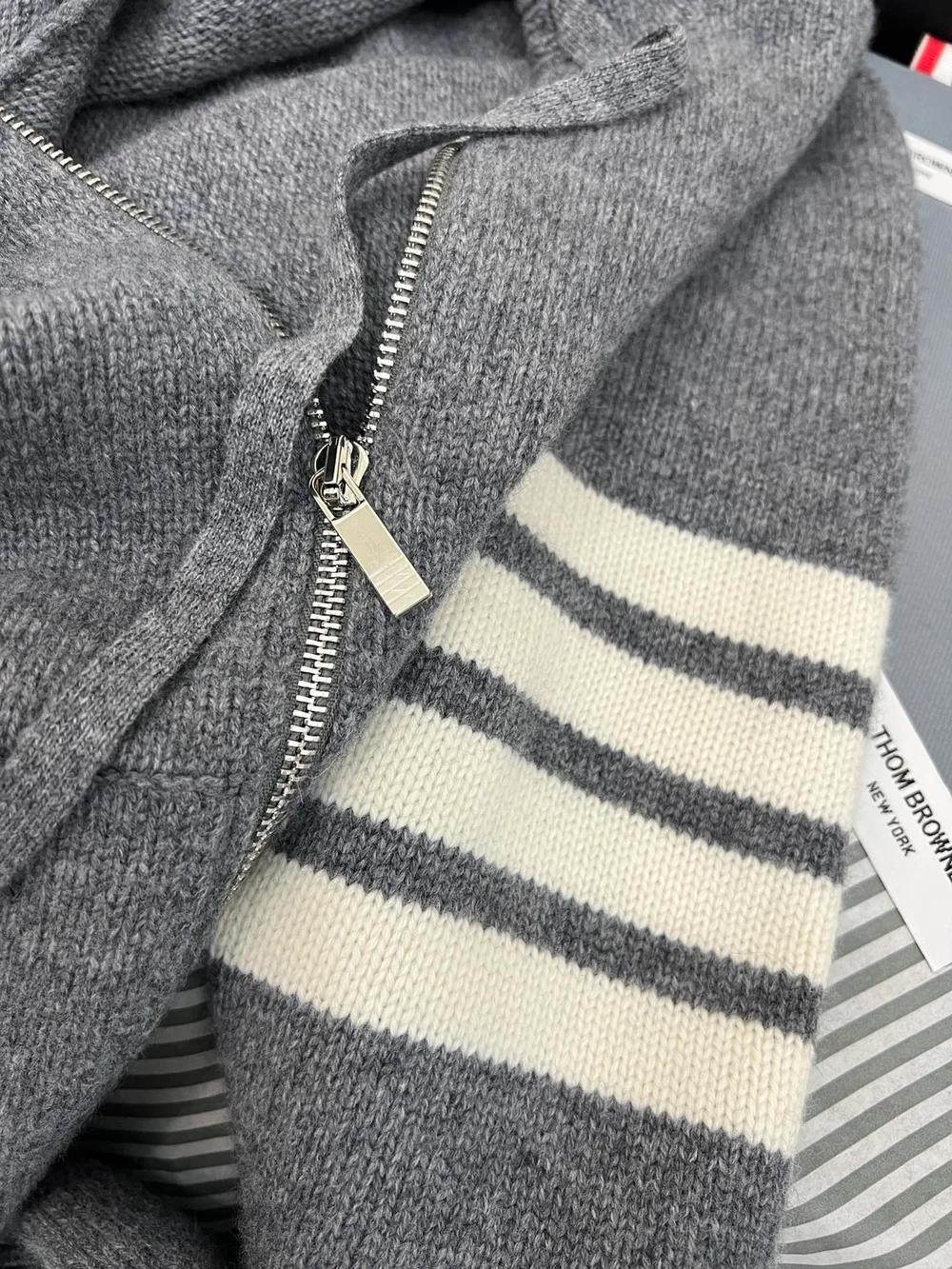 톰브라운 인타르시아 버전 울 집업 후디 그레이