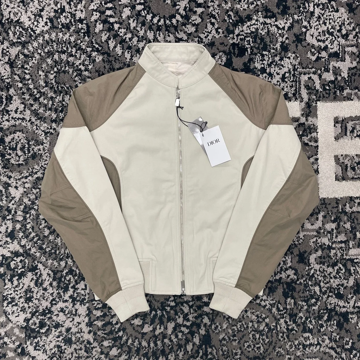 디올 콘트라스트 인서트 봄버 자켓