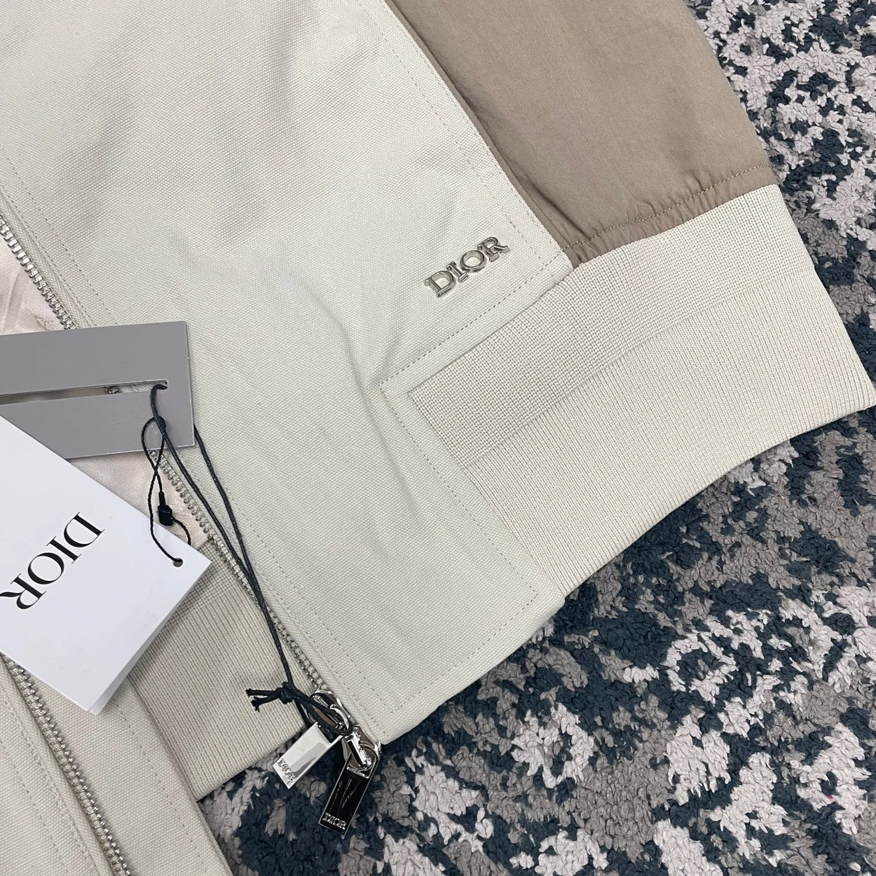 디올 콘트라스트 인서트 봄버 자켓