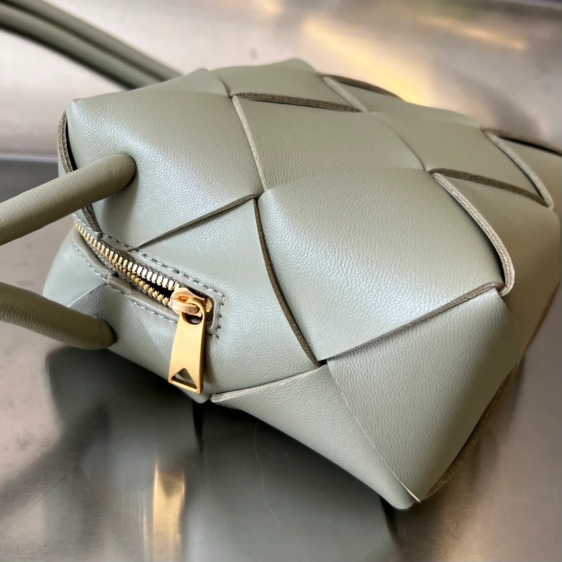 보테가 베네타 트래버틴 미니 카메라백