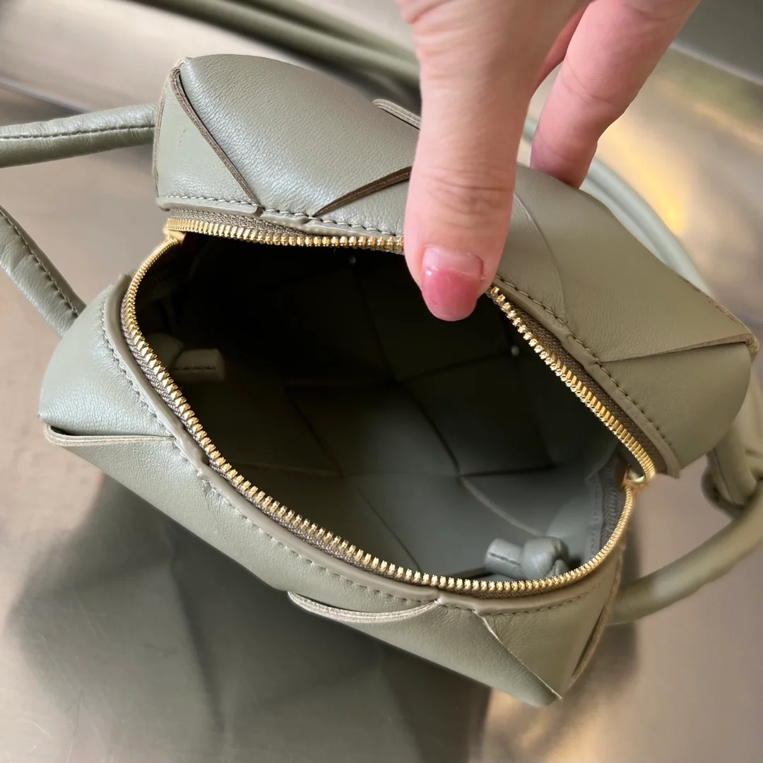 보테가 베네타 트래버틴 미니 카메라백