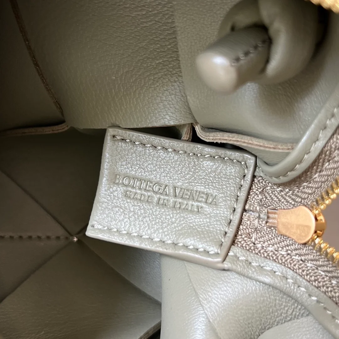 보테가 베네타 트래버틴 미니 카메라백