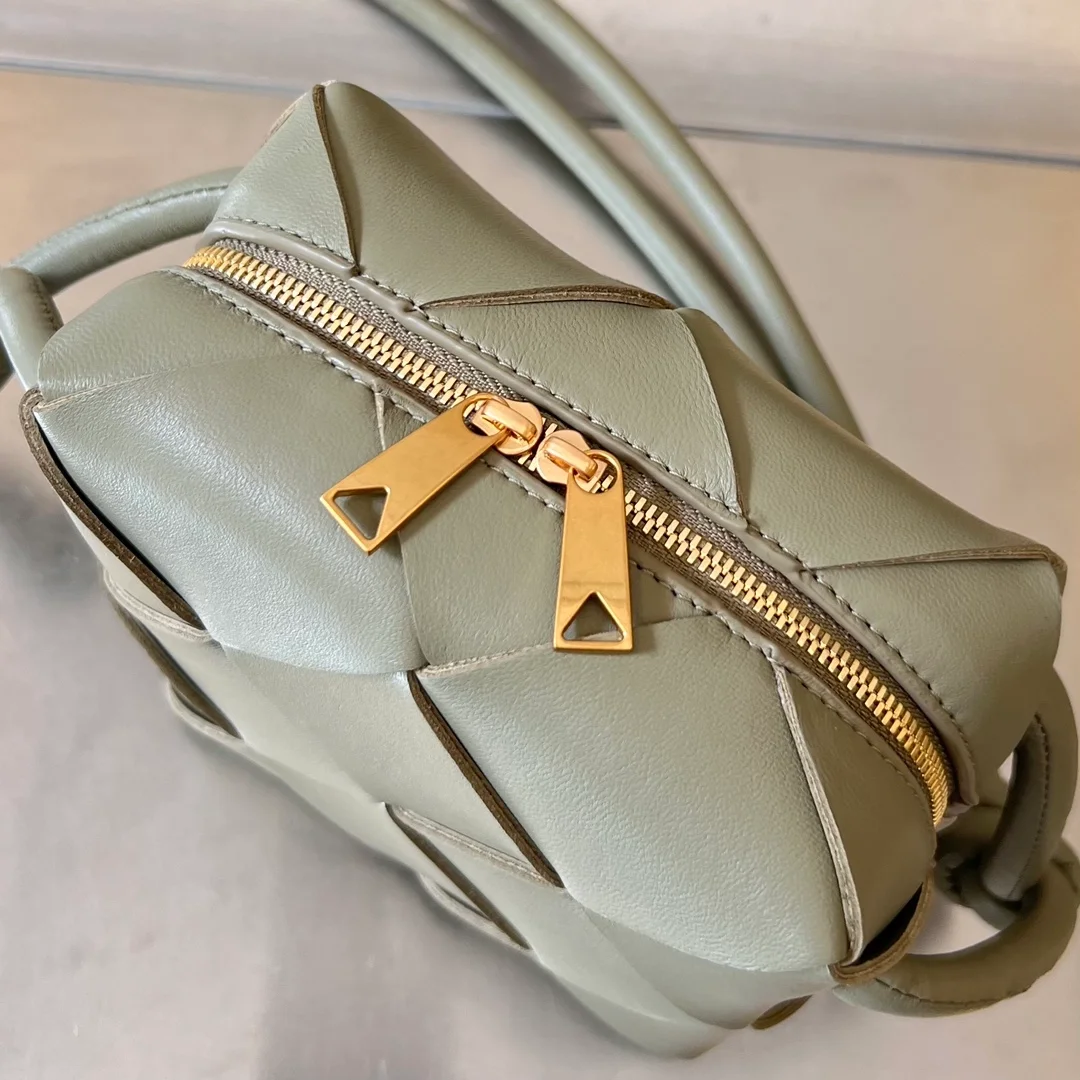 보테가 베네타 트래버틴 미니 카메라백