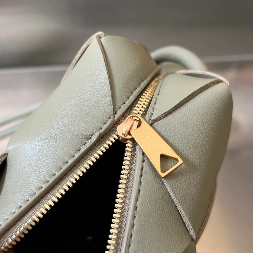 보테가 베네타 트래버틴 미니 카메라백