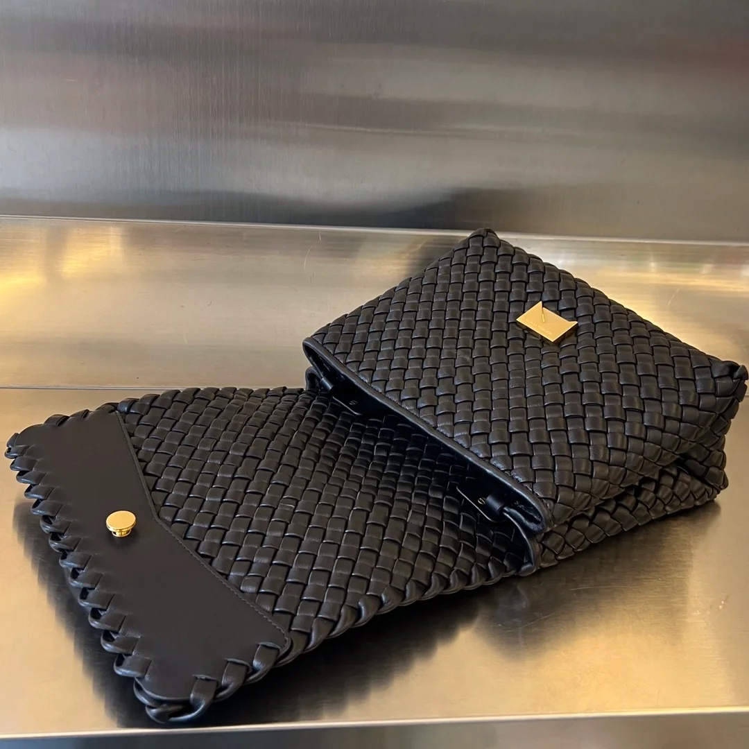 보테가 베네타 초크 패티 탑 핸들백 블랙