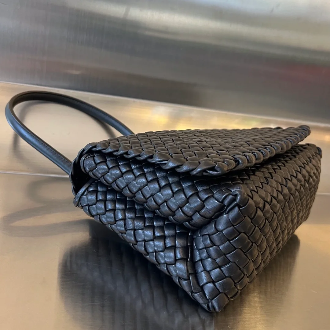 보테가 베네타 초크 패티 탑 핸들백 블랙