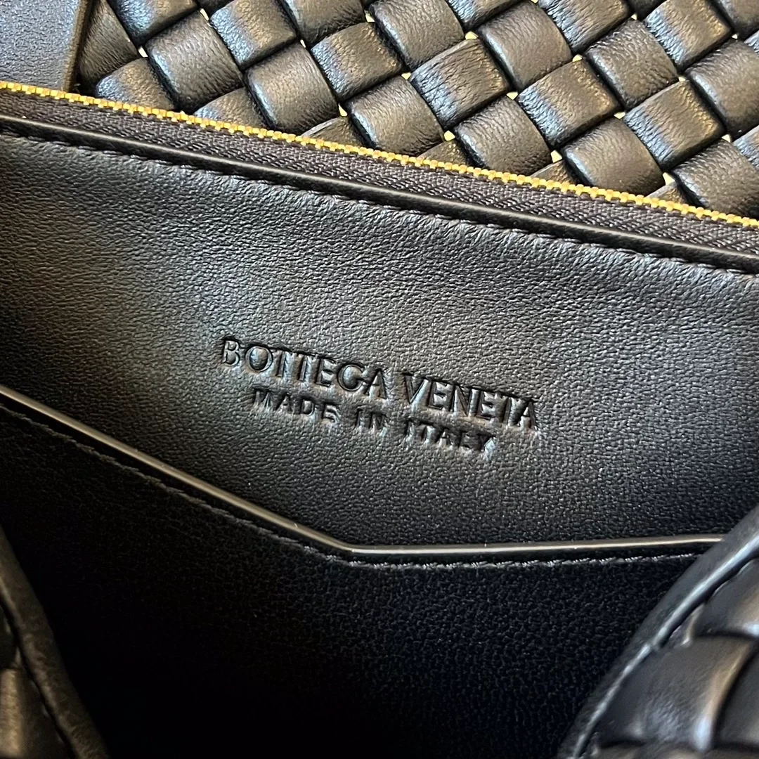 보테가 베네타 초크 패티 탑 핸들백 블랙