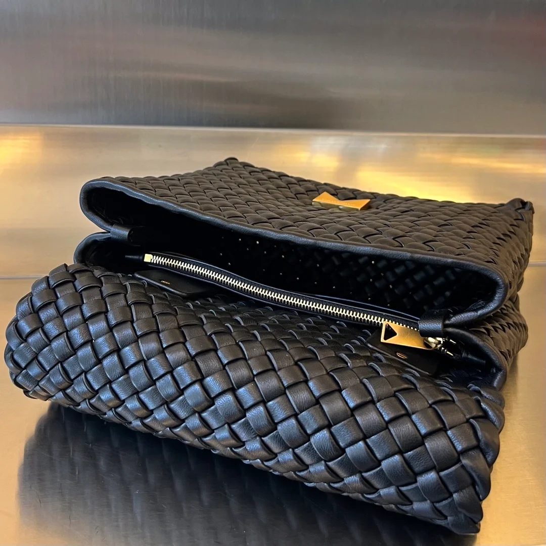 보테가 베네타 초크 패티 탑 핸들백 블랙