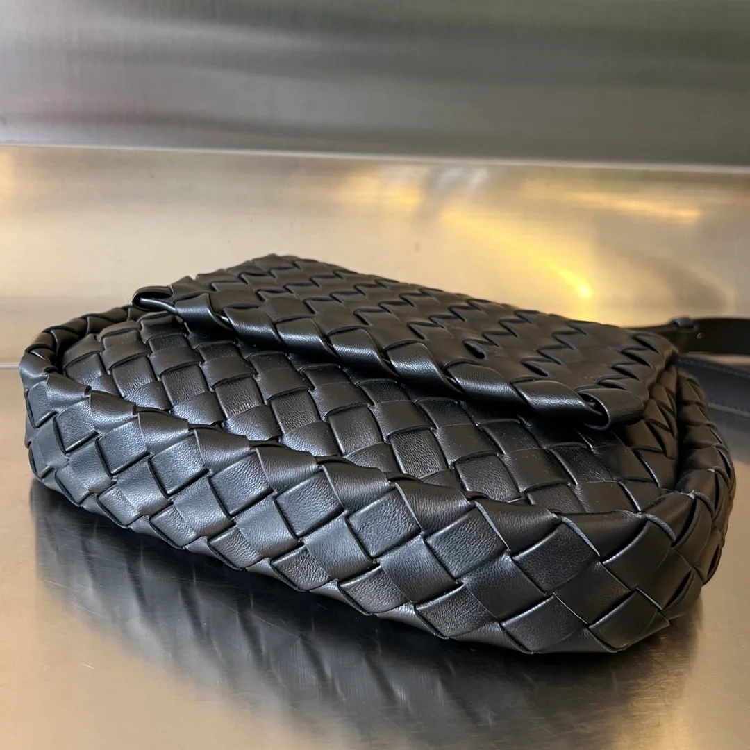 보테가 베네타 코블 메신저백 블랙