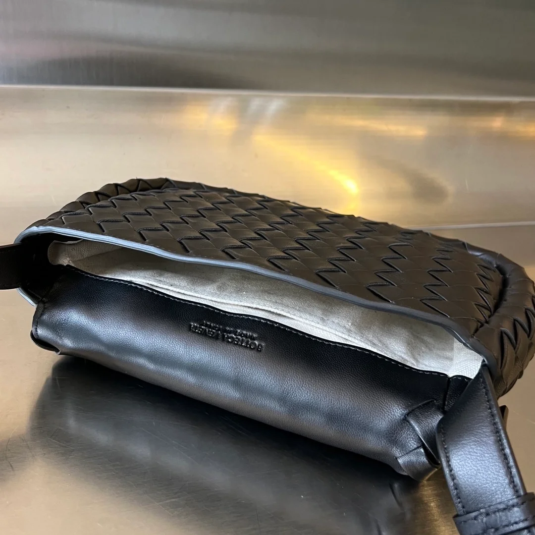 보테가 베네타 코블 메신저백 블랙