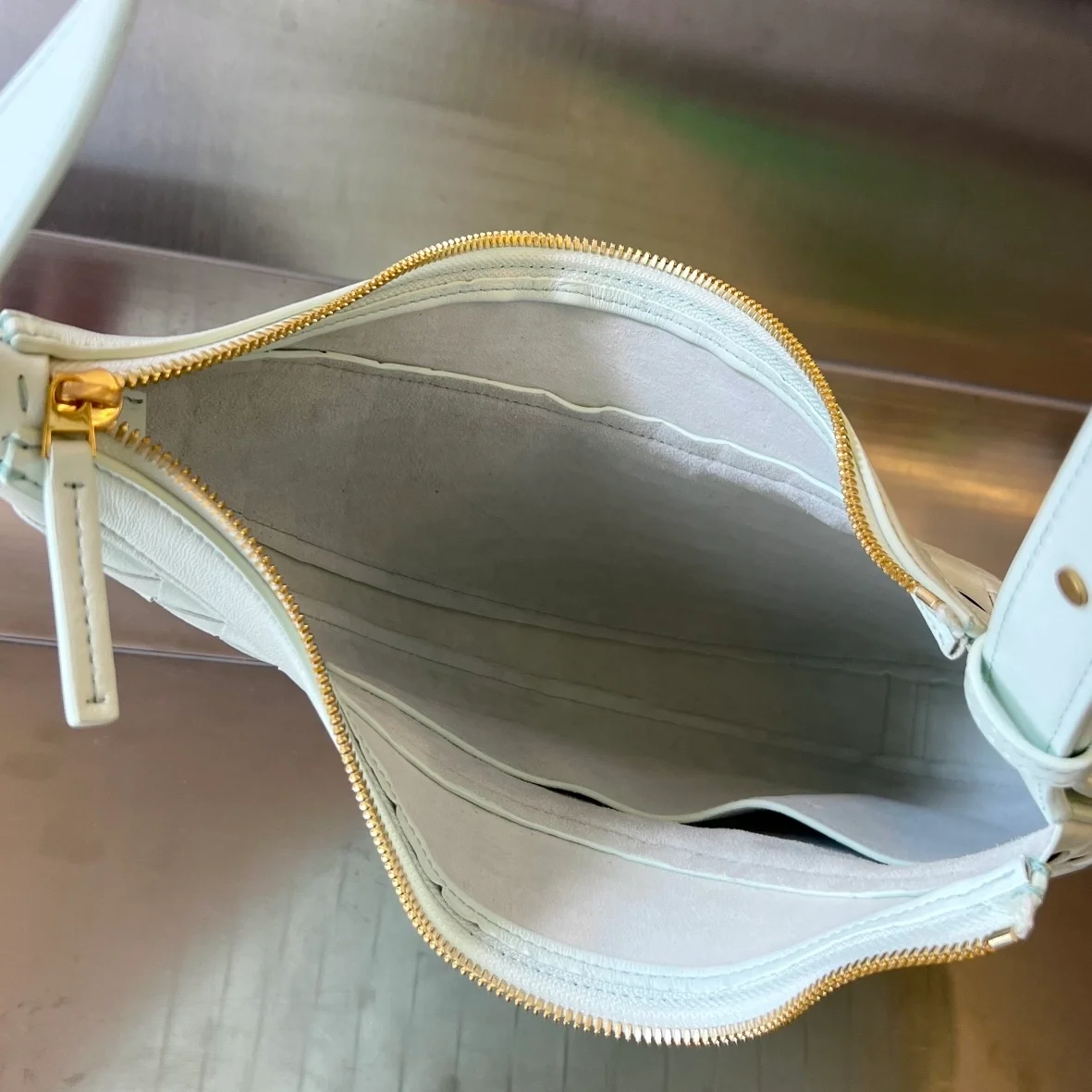 보테가 베네타 글라씨에스몰 드롭 핸드백