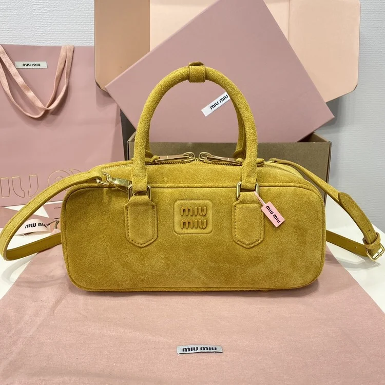 미우미우 라지 아르카디 스웨이드