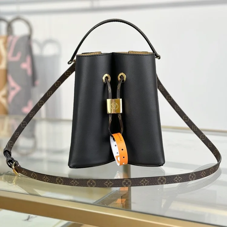 루이비통 블룸 PM 블랙 M13843