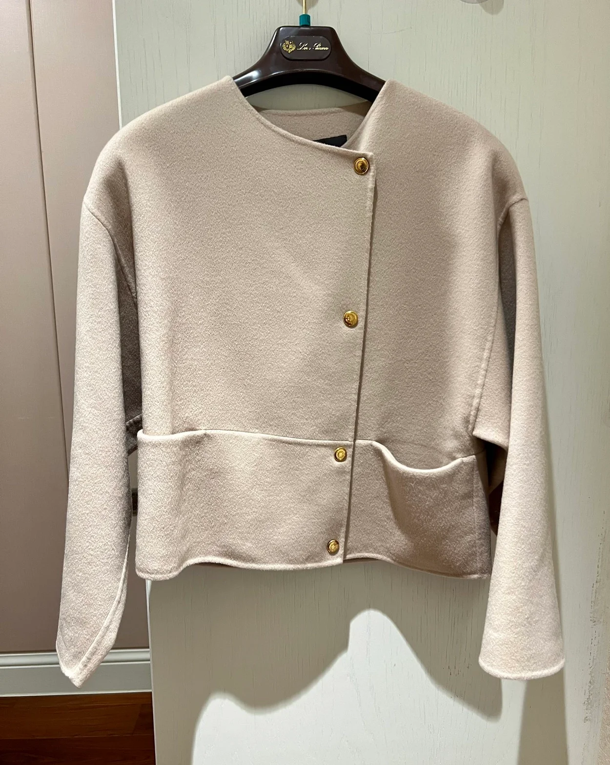 로로피아나 캐시미어 슈웨 자켓