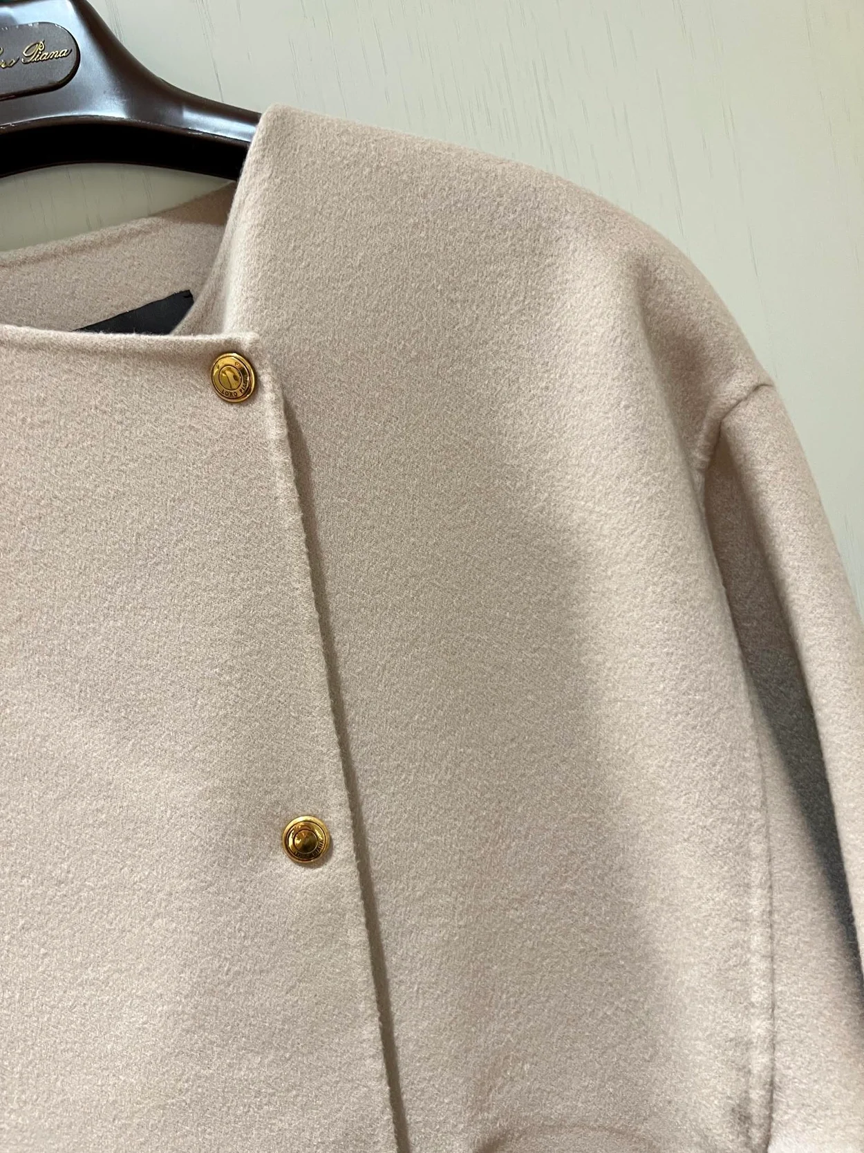 로로피아나 캐시미어 슈웨 자켓