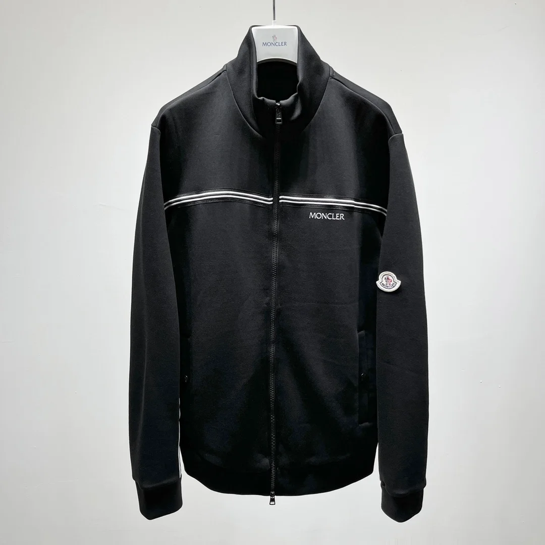 몽클레어 로고패치 하이넥 집업 자켓