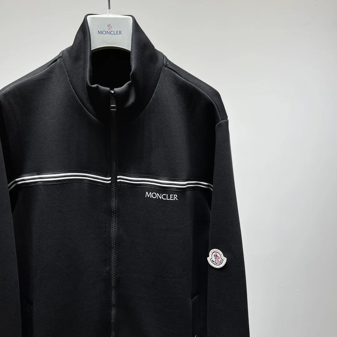 몽클레어 로고패치 하이넥 집업 자켓