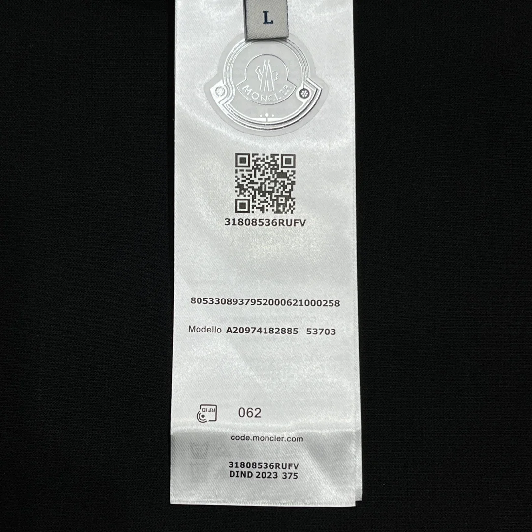 몽클레어 로고패치 하이넥 집업 자켓