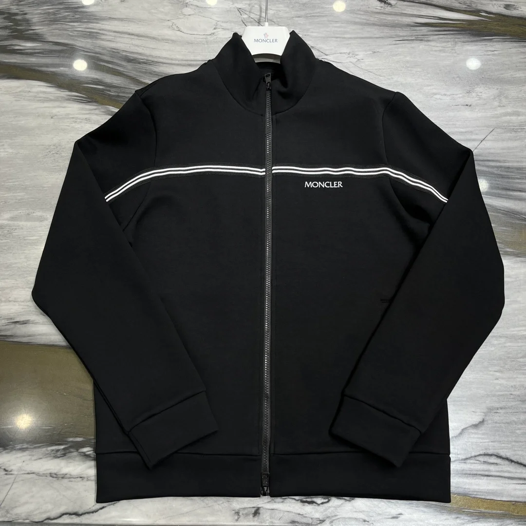 몽클레어 로고패치 하이넥 집업 자켓