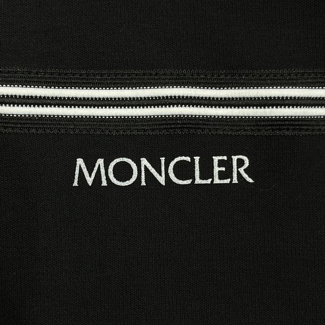 몽클레어 로고패치 하이넥 집업 자켓