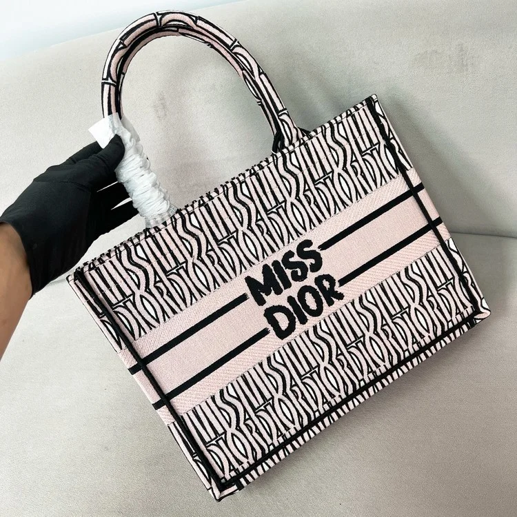 디올 멀티 컬러 북 토트 미디움