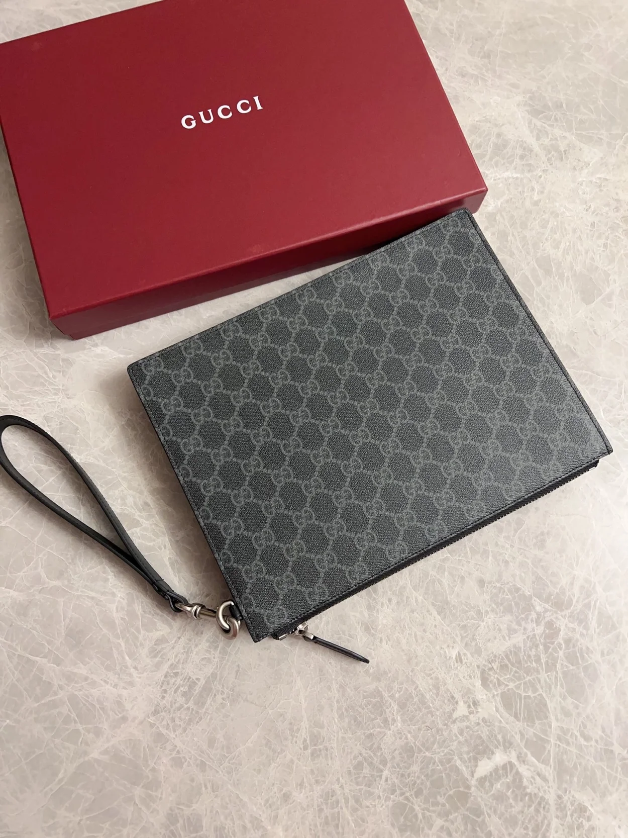 구찌 GG 엠블럼 클러치