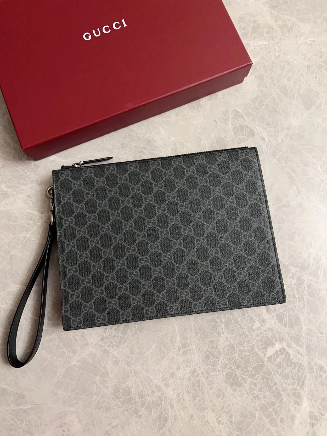 구찌 GG 엠블럼 클러치