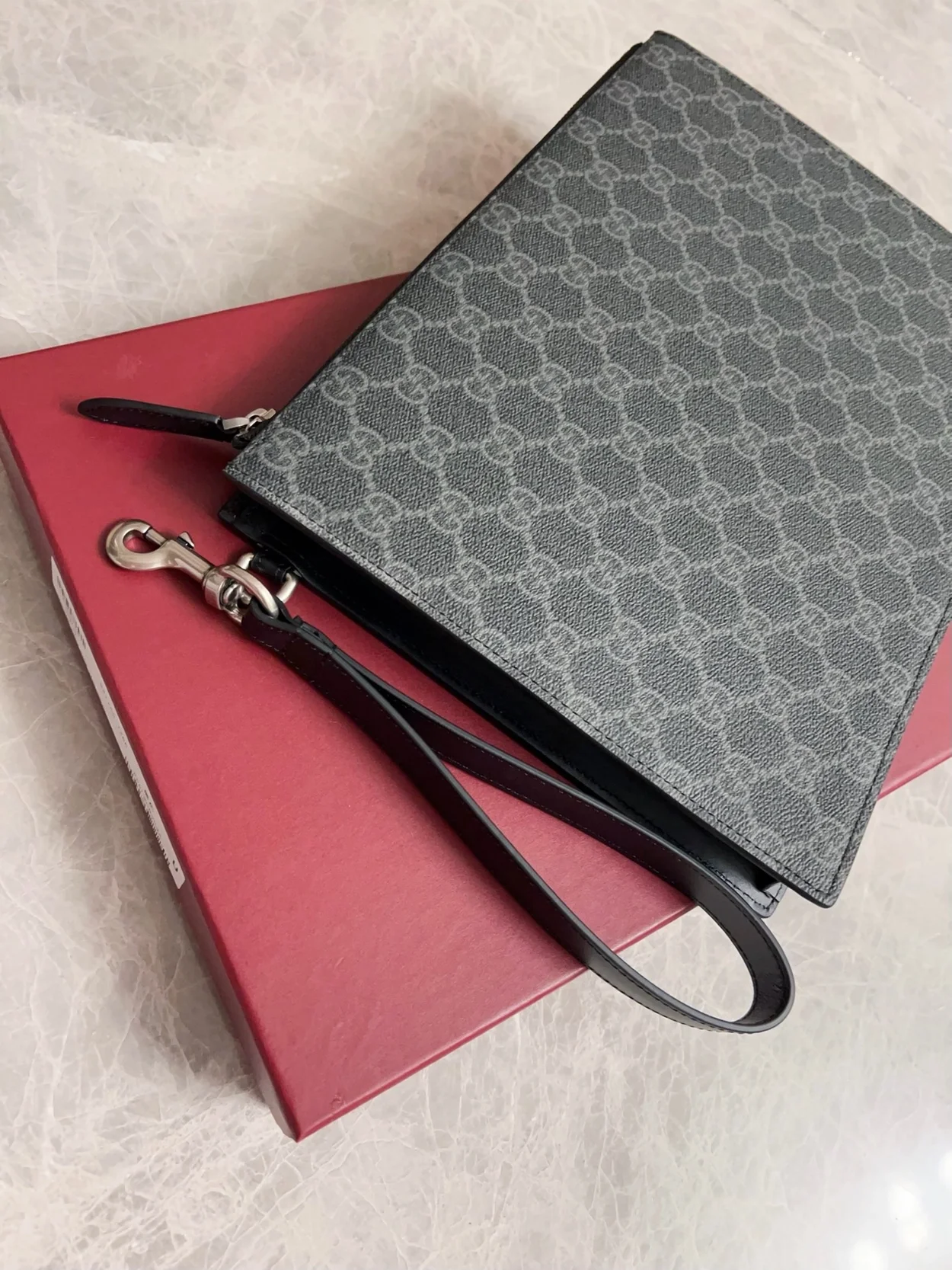 구찌 GG 엠블럼 클러치