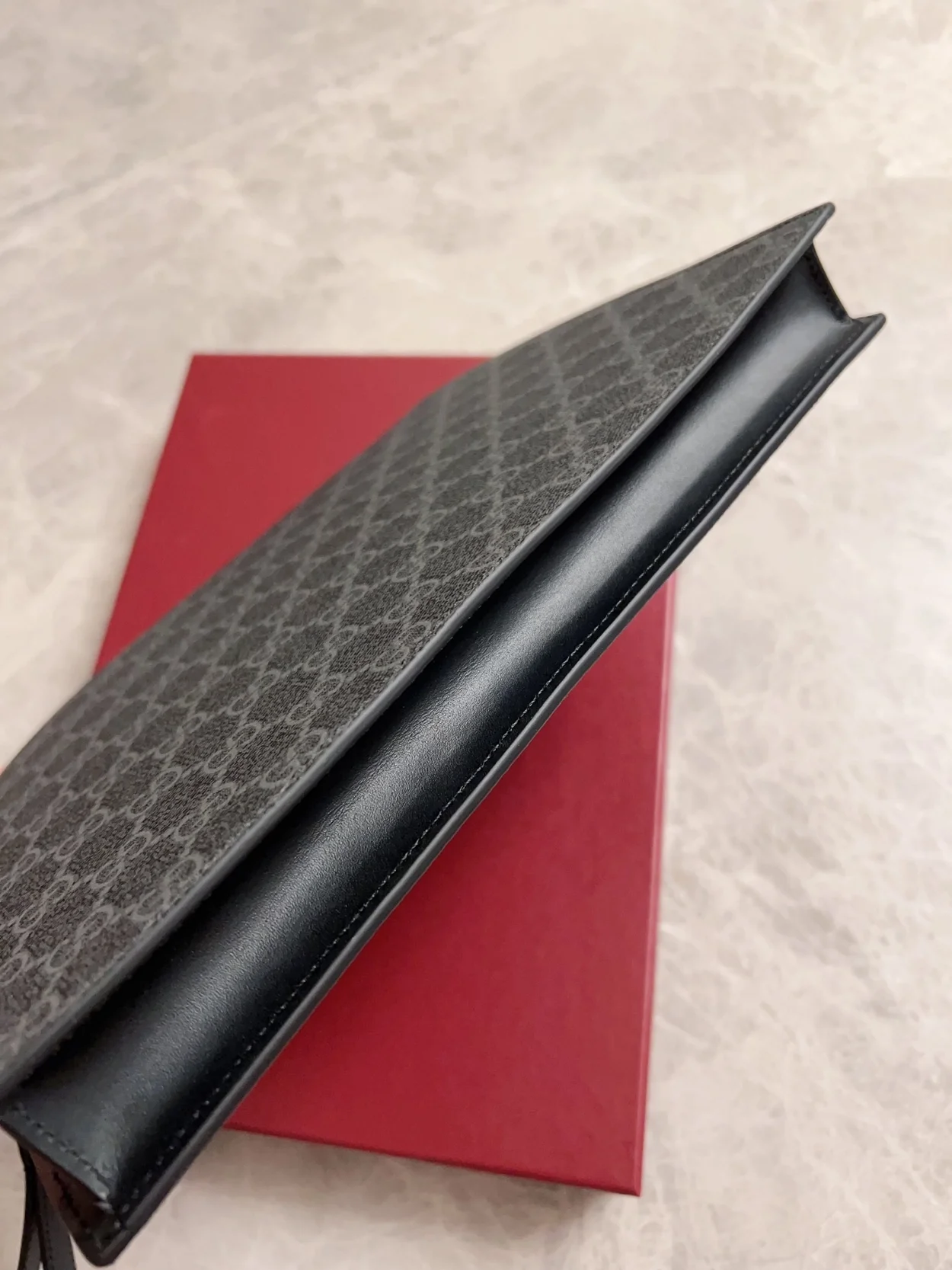 구찌 GG 엠블럼 클러치