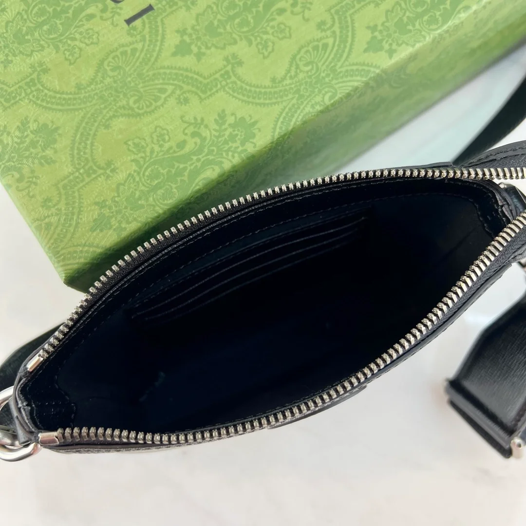 구찌 인터로킹 G 메신저백