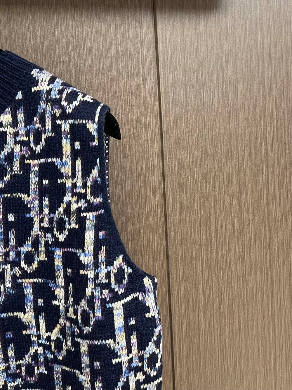 디올 오블리크 민소매 니트