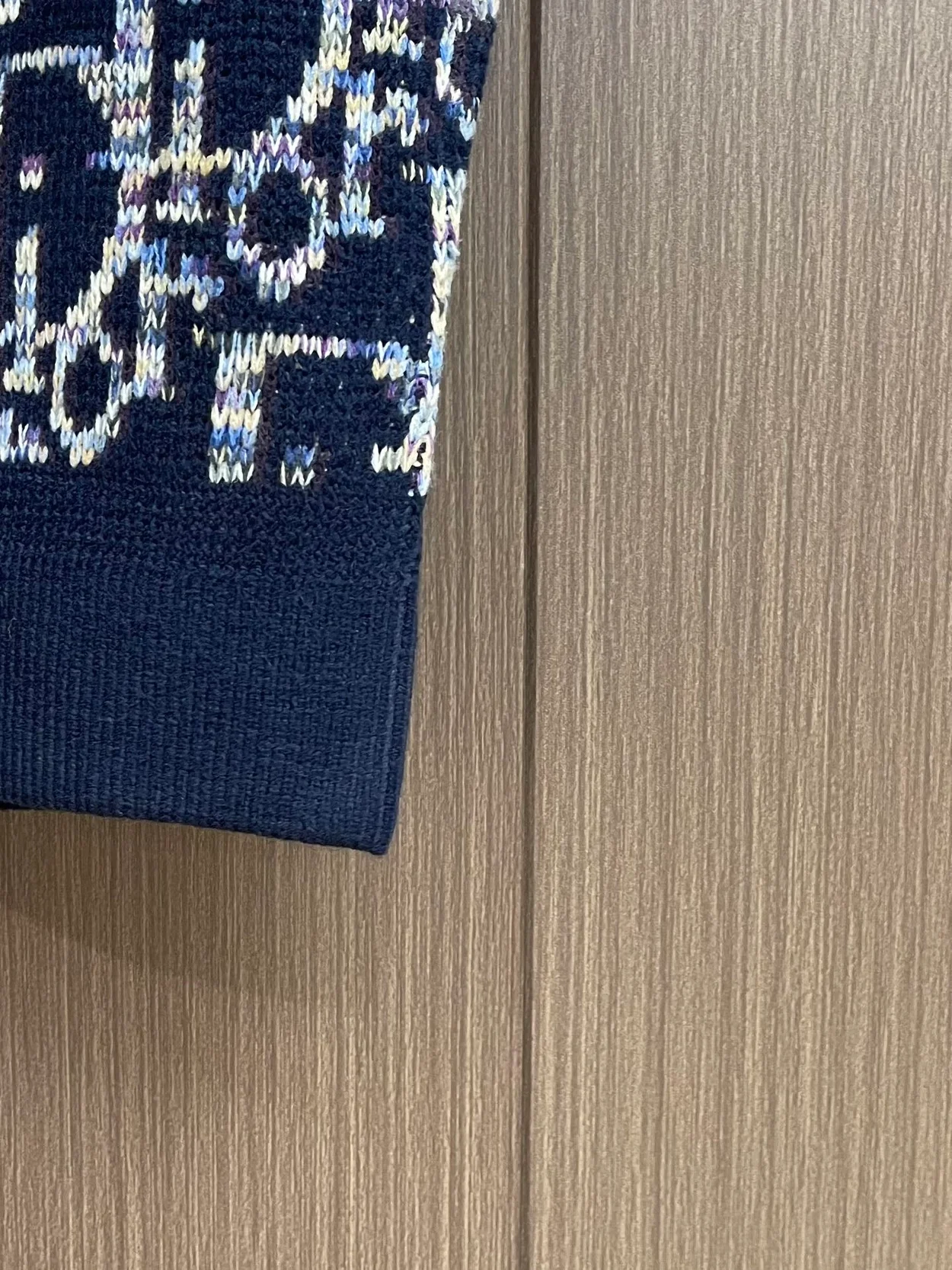 디올 오블리크 민소매 니트