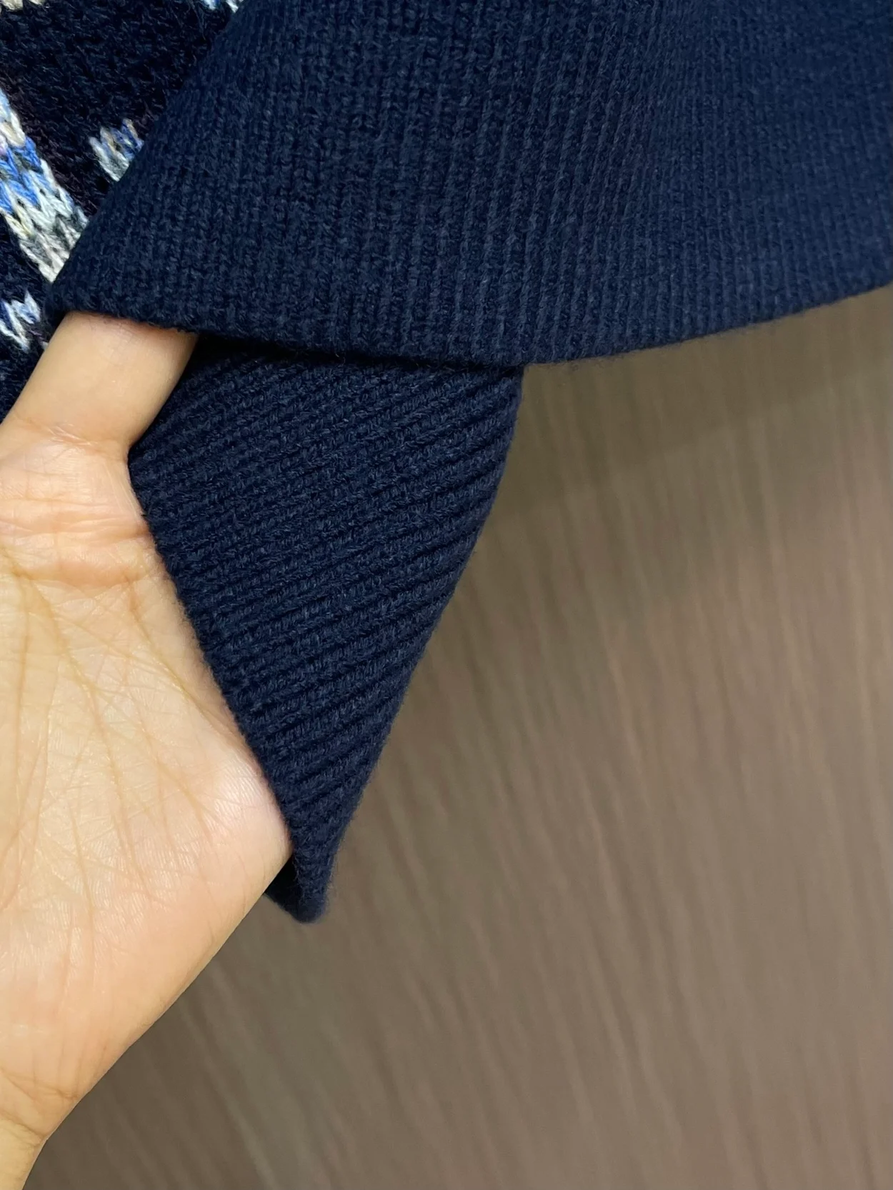 디올 오블리크 민소매 니트