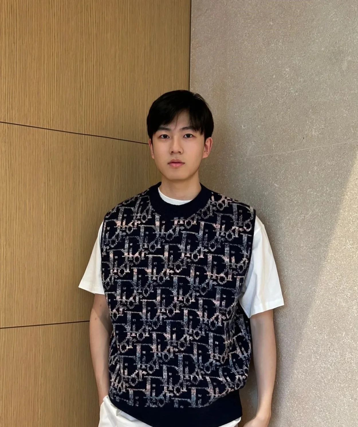 디올 오블리크 민소매 니트