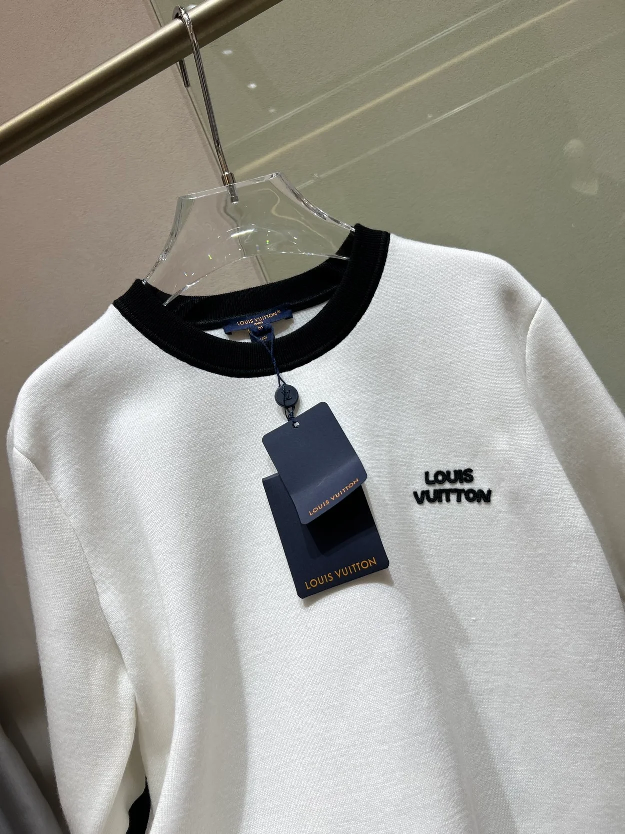 루이비통 그래픽 테크니컬 니트 풀오버