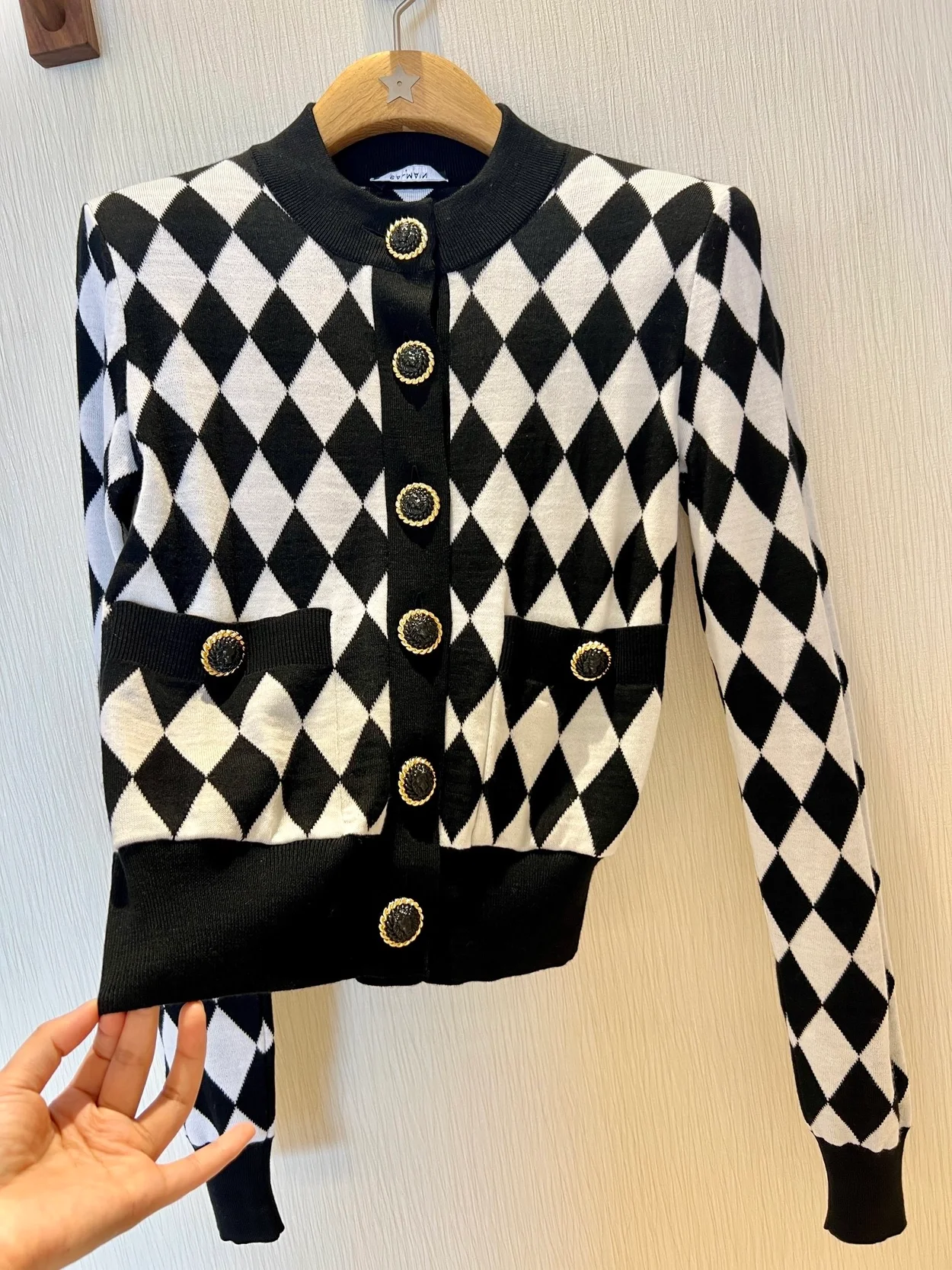 발망 다이아몬드 니트 가디건 블랙