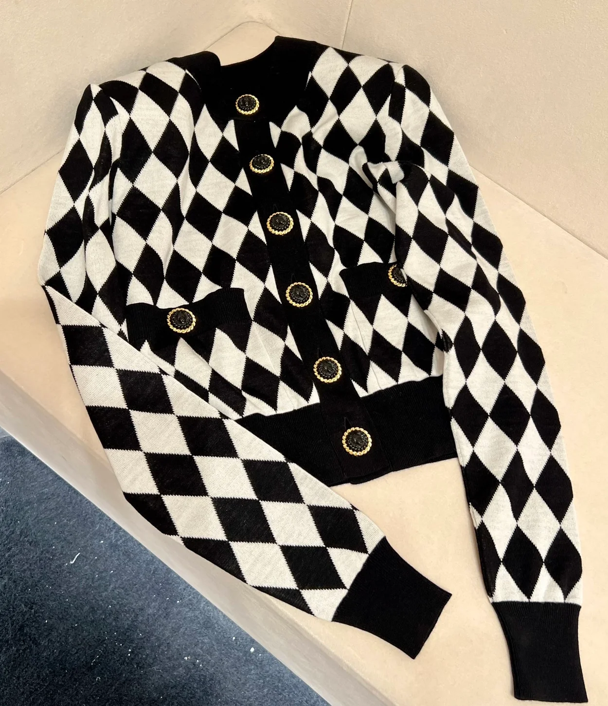 발망 다이아몬드 니트 가디건 블랙