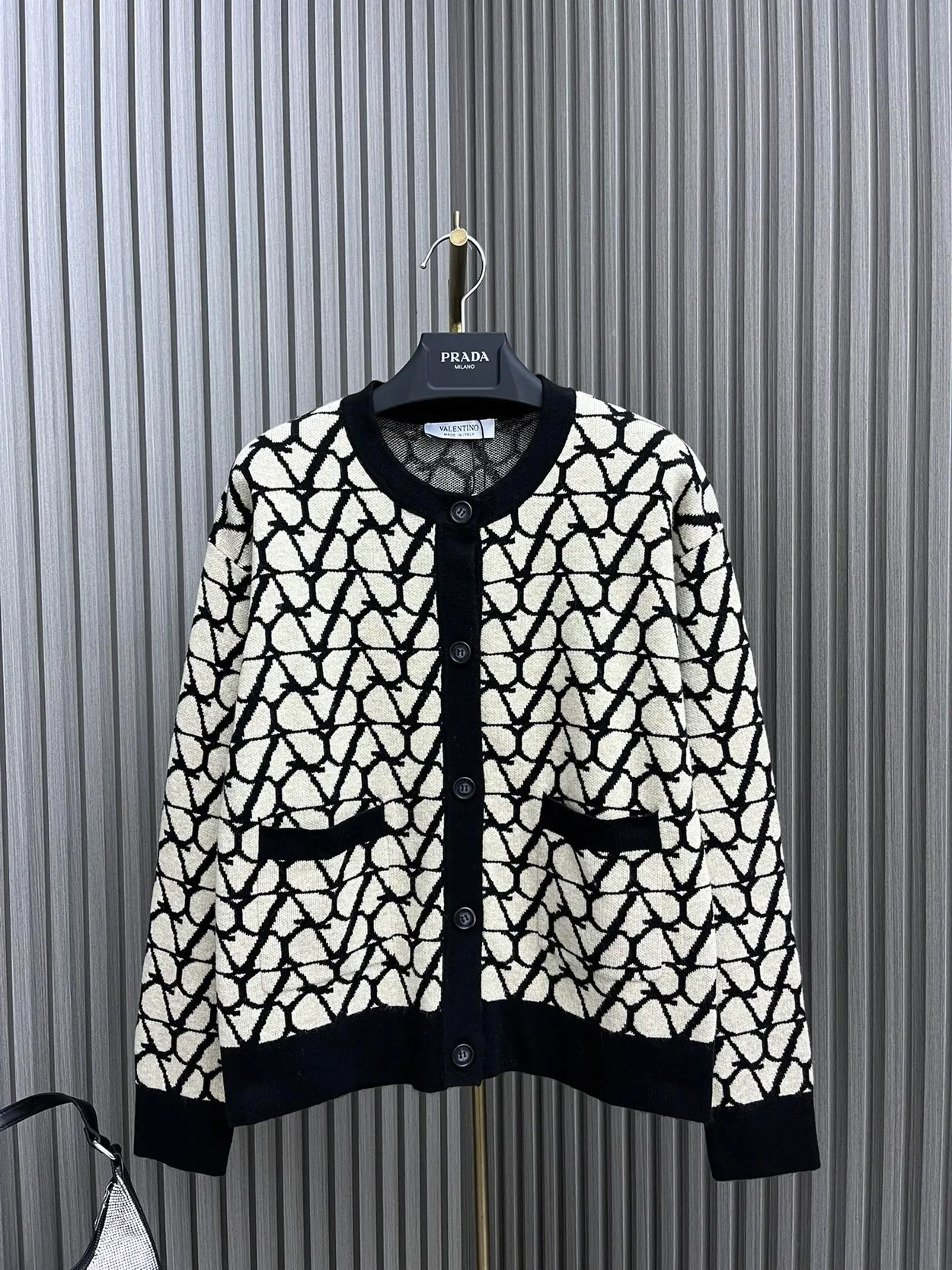 발렌티노 퓨어 뉴 울 가디건