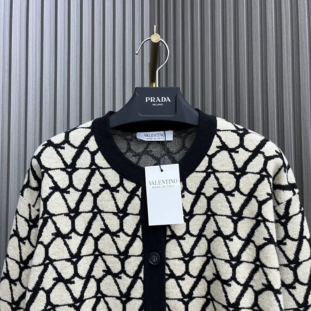 발렌티노 퓨어 뉴 울 가디건