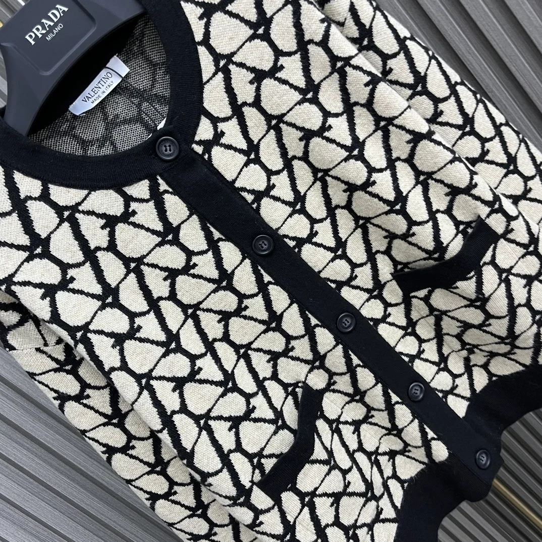 발렌티노 퓨어 뉴 울 가디건