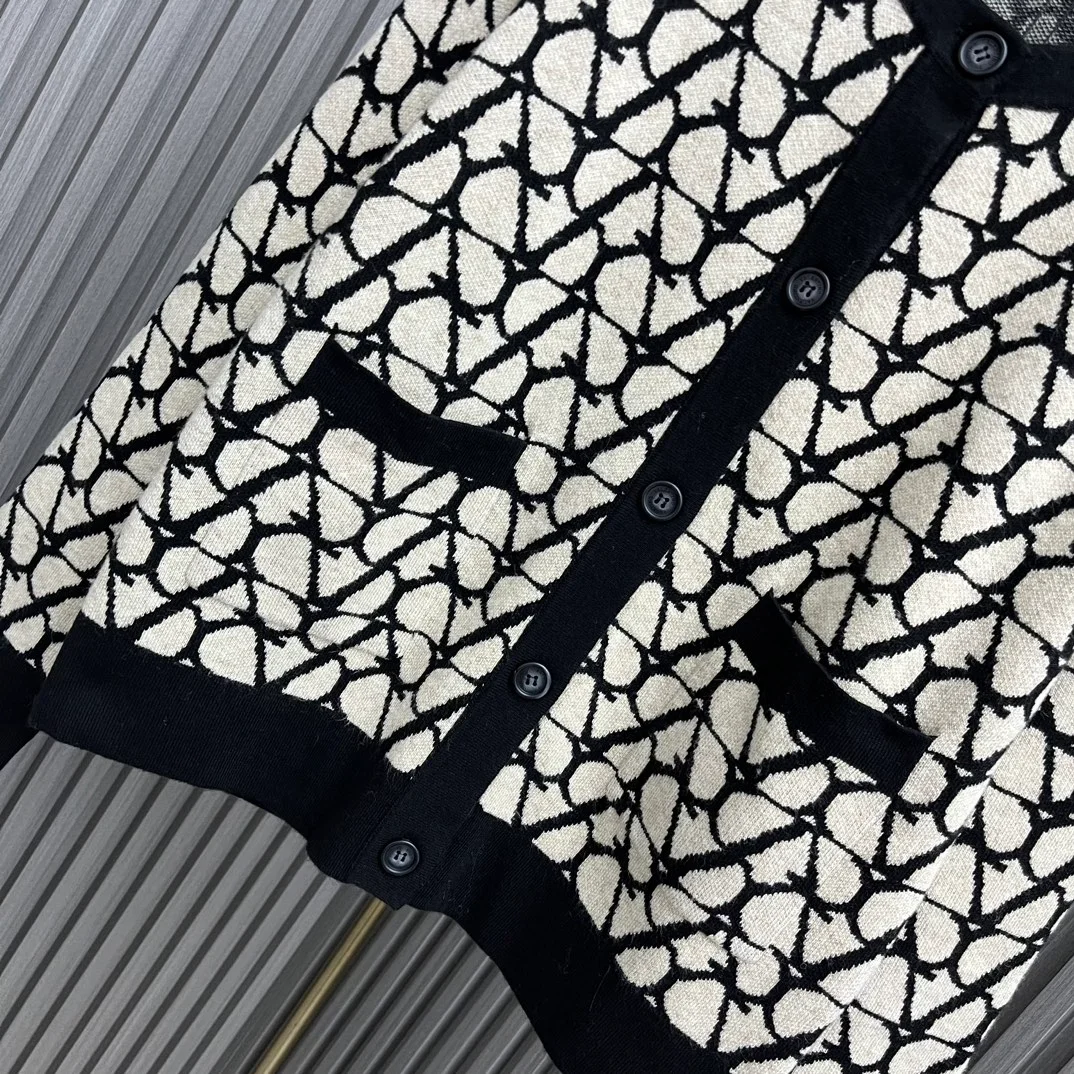 발렌티노 퓨어 뉴 울 가디건