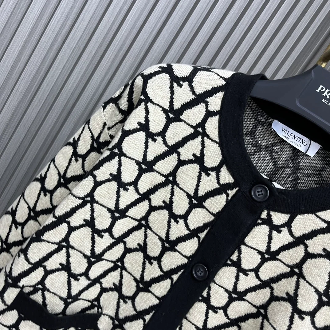 발렌티노 퓨어 뉴 울 가디건