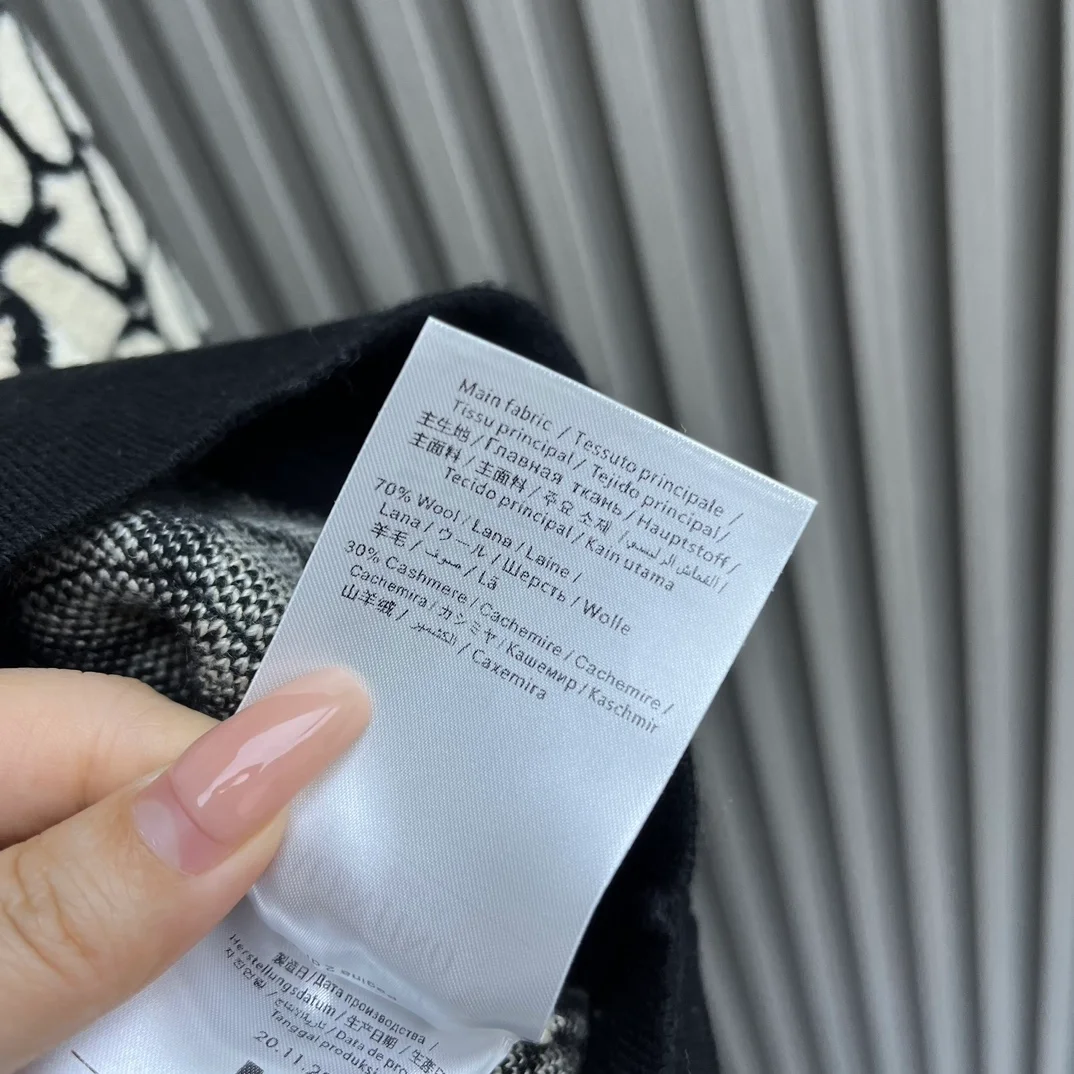 발렌티노 퓨어 뉴 울 가디건