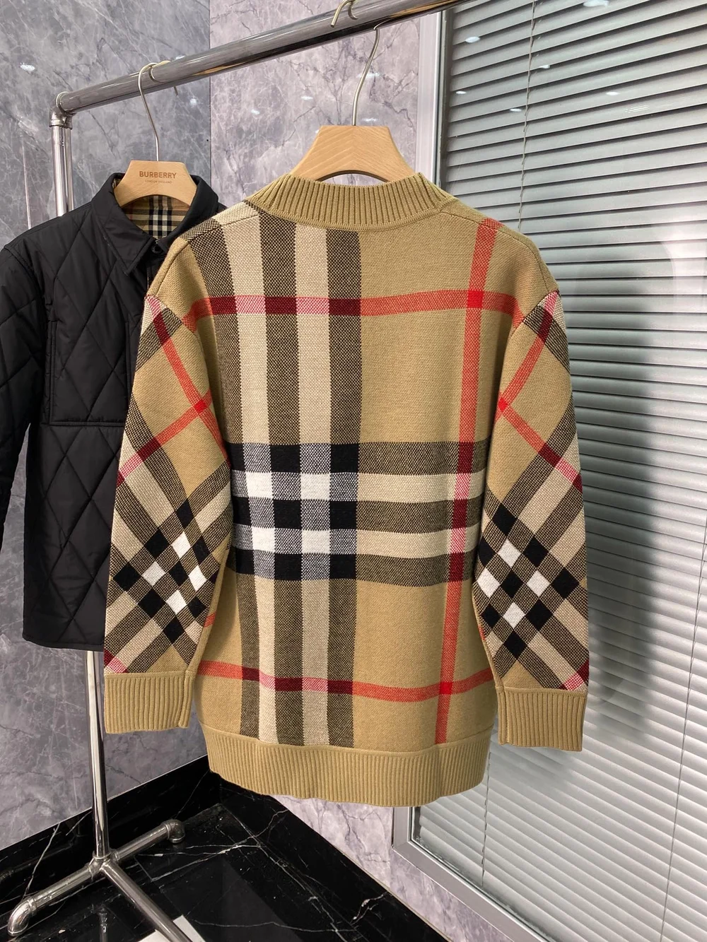 버버리 체크 울 블렌드 가디건