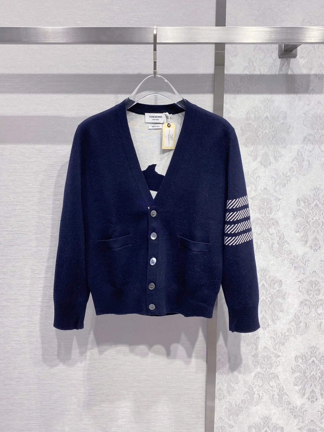 톰브라운 돌핀 아이콘 브이넥 가디건