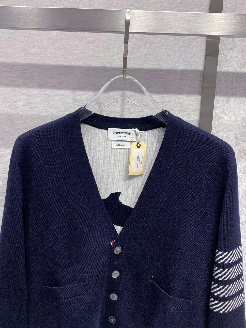 톰브라운 돌핀 아이콘 브이넥 가디건