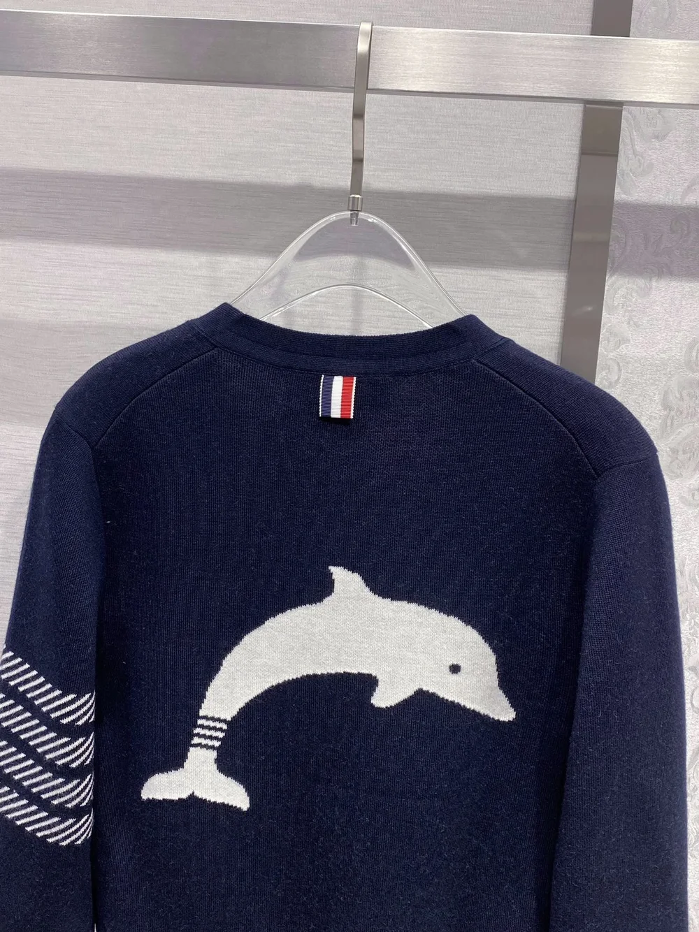 톰브라운 돌핀 아이콘 브이넥 가디건