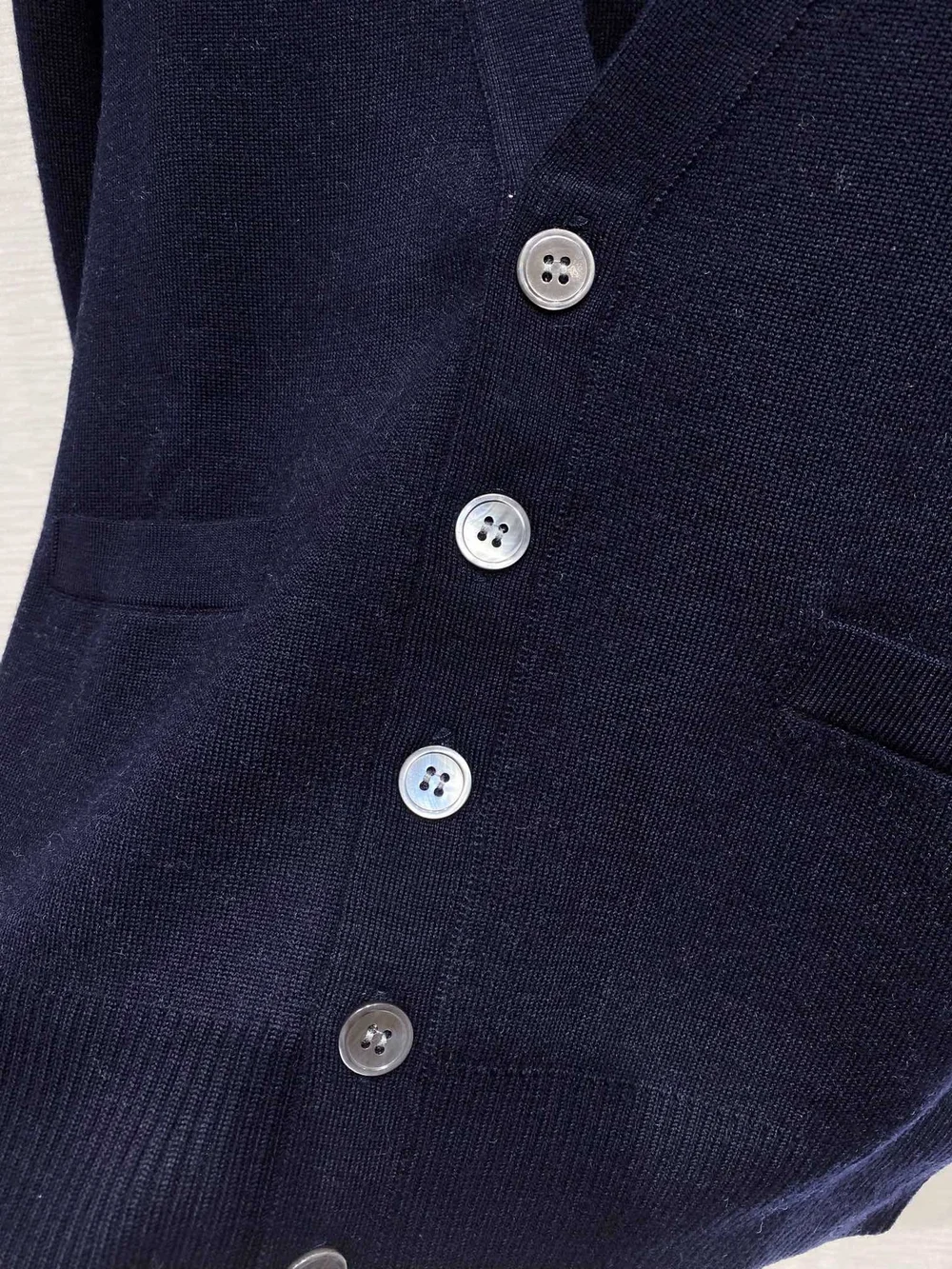 톰브라운 돌핀 아이콘 브이넥 가디건