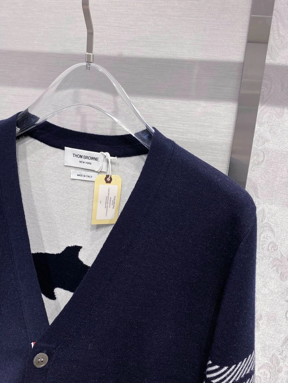 톰브라운 돌핀 아이콘 브이넥 가디건